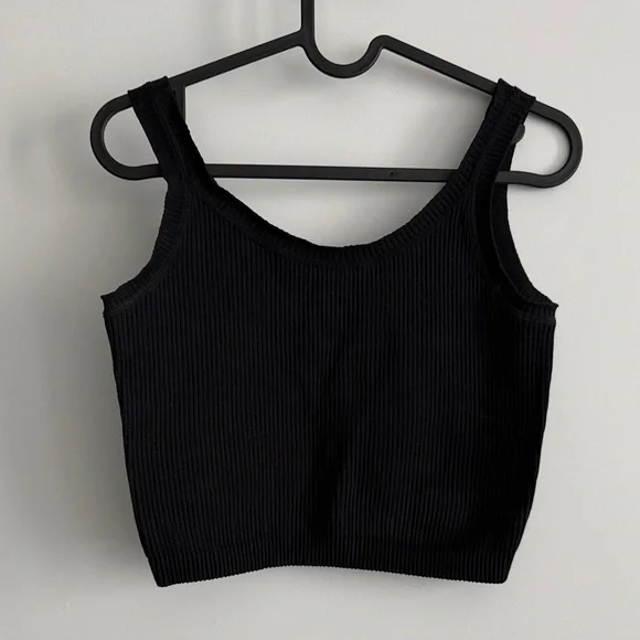 Chic Black Ribbed Crop Top - Picture 1 of 4